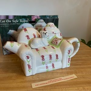 Vintage 1995 ‘Cat on Sofa’ 32oz teapot by Cardinal Inc